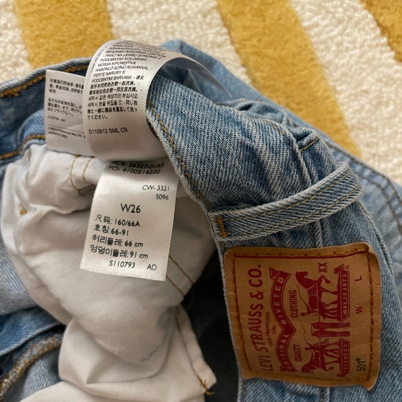 Levi’s 501 Original Fit High Rise Women’s Shorts - Picture 4 of 7